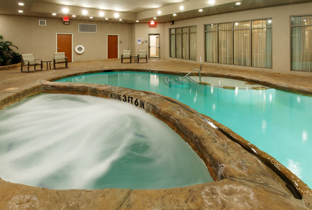 Holiday Inn Express & Suites - Dodge City By Ihg Luaran gambar